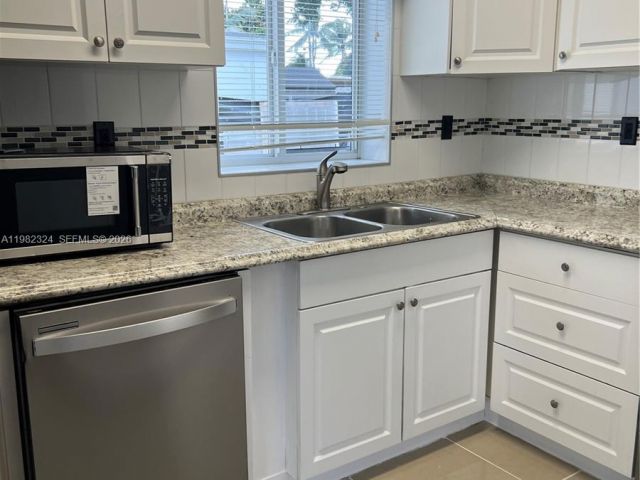 Дом в аренду по адресу 1400 NE 175th St - фото 7480748