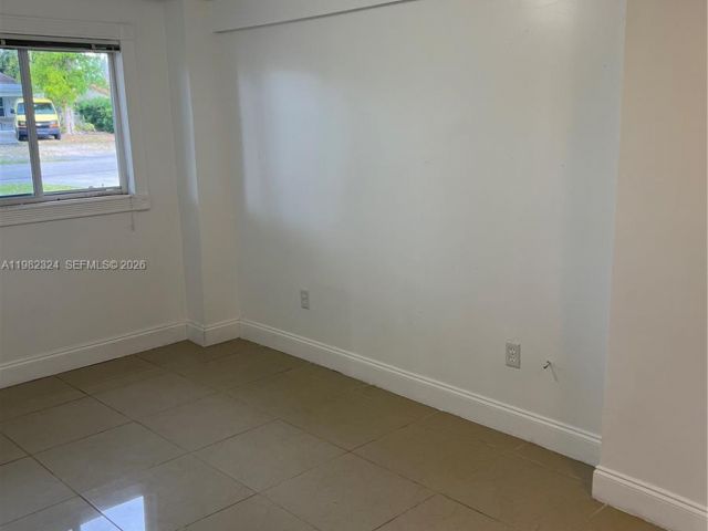 Дом в аренду по адресу 1400 NE 175th St - фото 7480749