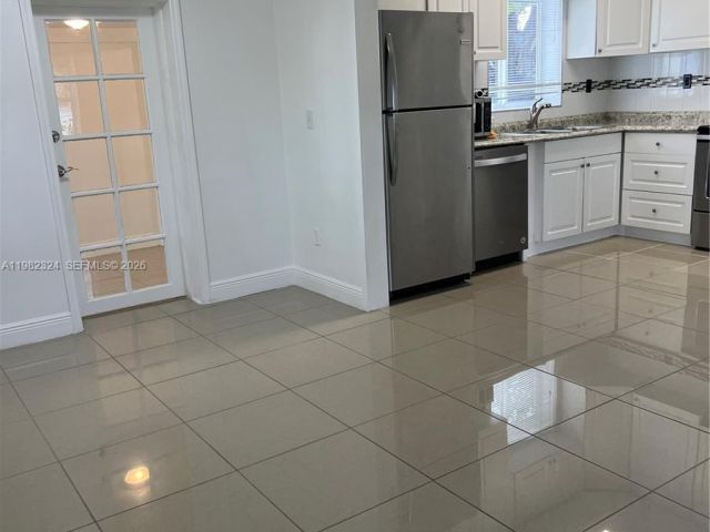 Дом в аренду по адресу 1400 NE 175th St - фото 7480750