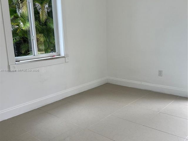 Дом в аренду по адресу 1400 NE 175th St - фото 7480751