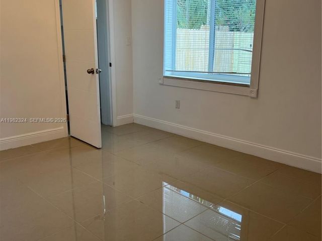 Дом в аренду по адресу 1400 NE 175th St - фото 7480755