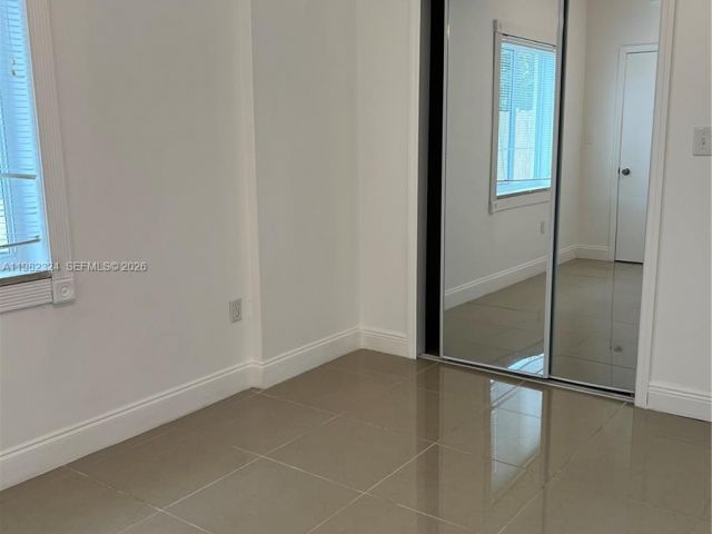 Дом в аренду по адресу 1400 NE 175th St - фото 7480756