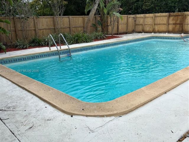 Дом в аренду по адресу 1400 NE 175th St - фото 7480759