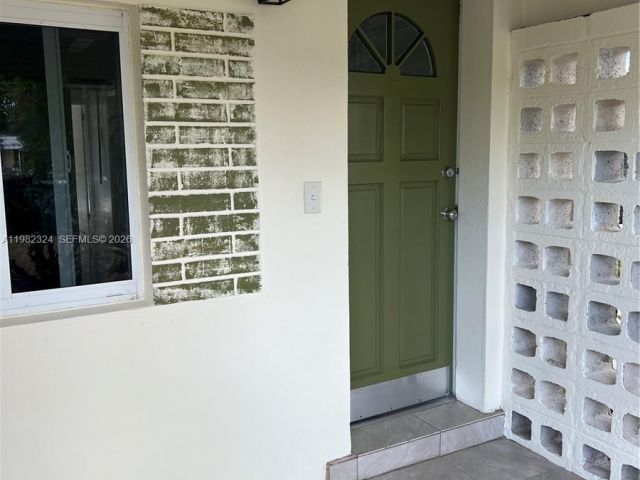 Дом в аренду по адресу 1400 NE 175th St - фото 7480760