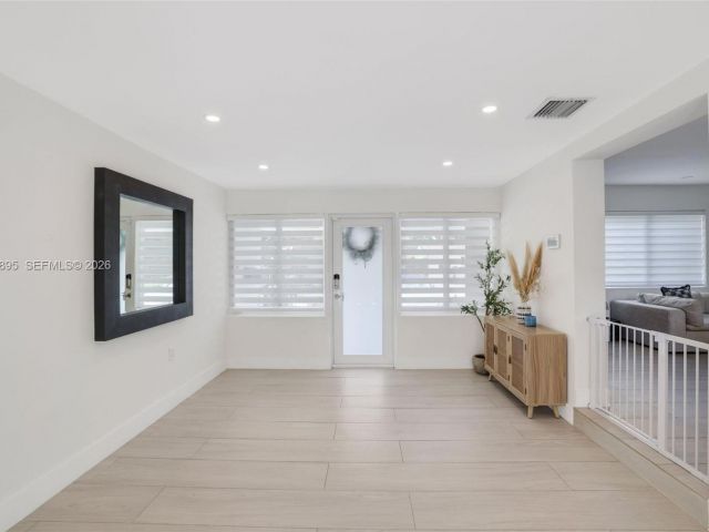 Продажа дома по адресу 5830 SW 51st Ter - фото 7515472