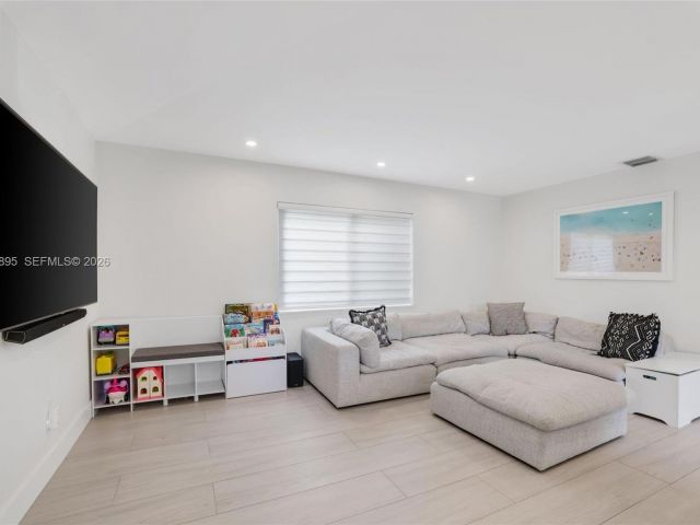 Продажа дома по адресу 5830 SW 51st Ter - фото 7515482