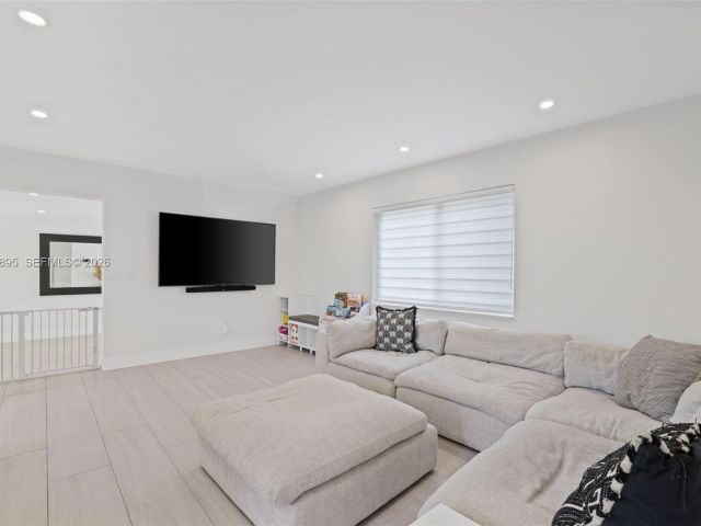 Продажа дома по адресу 5830 SW 51st Ter - фото 7515483