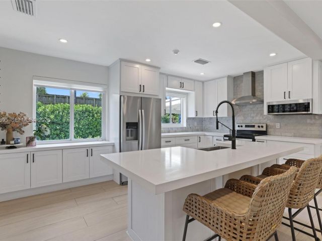 Продажа дома по адресу 5830 SW 51st Ter - фото 7515486