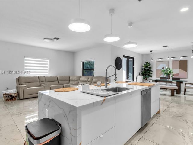 Продажа дома по адресу 21380 SW 127 PL - фото 7517000