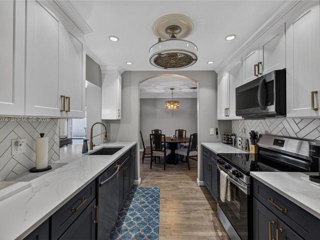 Дом в аренду по адресу 2161 NE 62nd Ct - фото 7517600