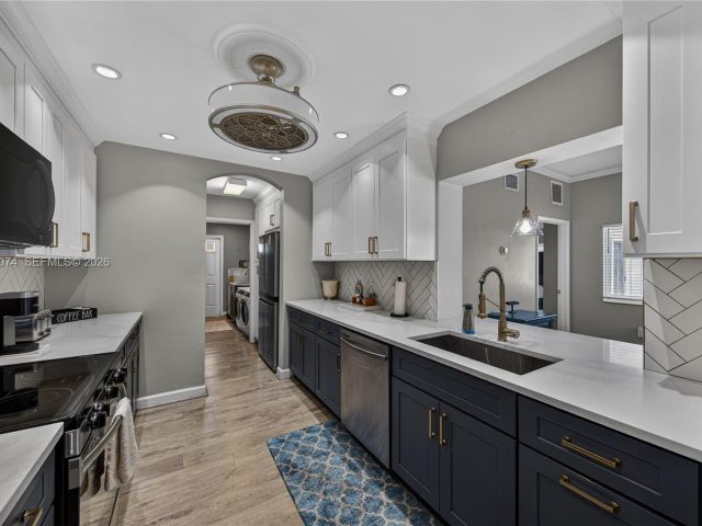 Дом в аренду по адресу 2161 NE 62nd Ct - фото 7517602