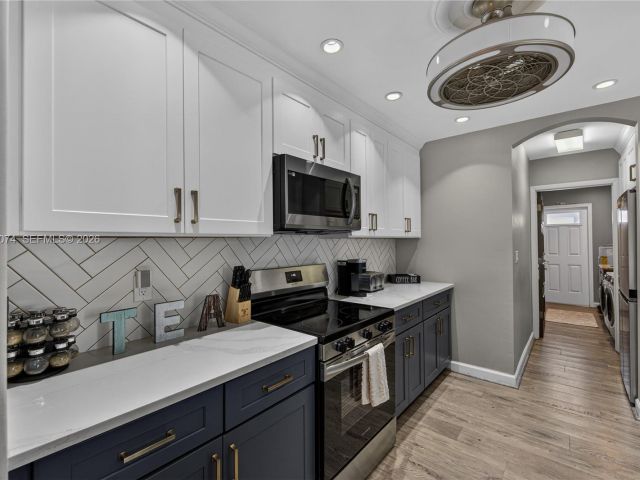 Дом в аренду по адресу 2161 NE 62nd Ct - фото 7517603