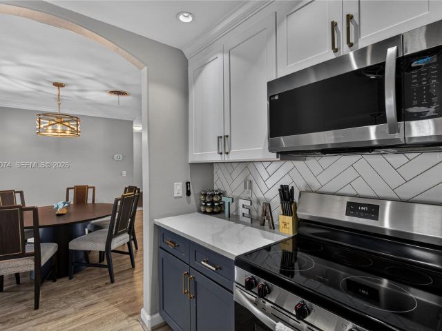 Дом в аренду по адресу 2161 NE 62nd Ct - фото 7517604