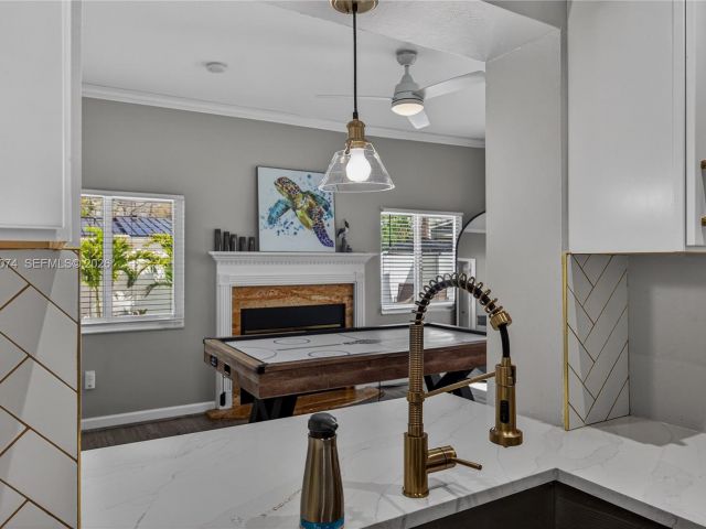 Дом в аренду по адресу 2161 NE 62nd Ct - фото 7517605