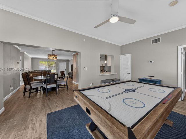 Дом в аренду по адресу 2161 NE 62nd Ct - фото 7517609