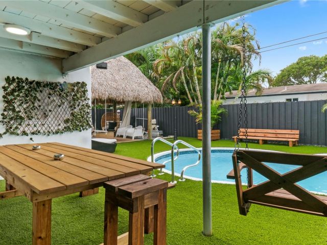 Продажа дома по адресу 19440 NE 18th Pl - фото 7520935