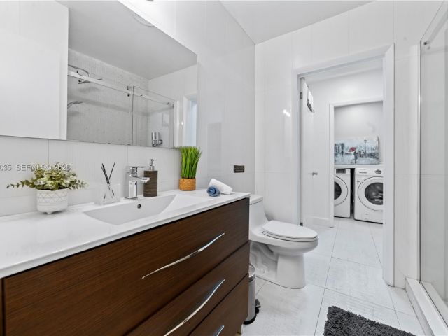 Продажа дома по адресу 19440 NE 18th Pl - фото 7520941