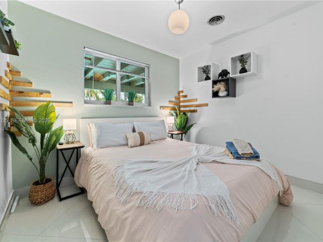 Продажа дома по адресу 19440 NE 18th Pl - фото 7520943