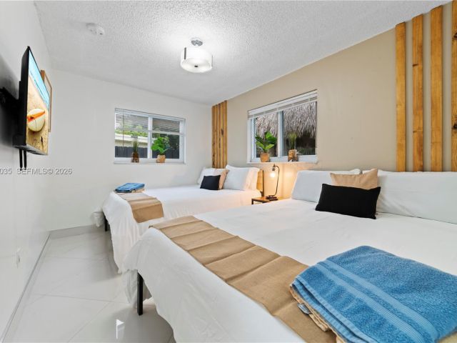 Продажа дома по адресу 19440 NE 18th Pl - фото 7520944