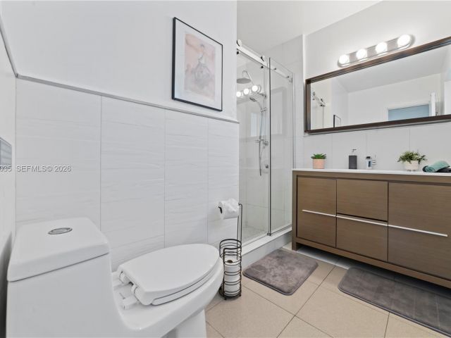 Продажа дома по адресу 19440 NE 18th Pl - фото 7520945