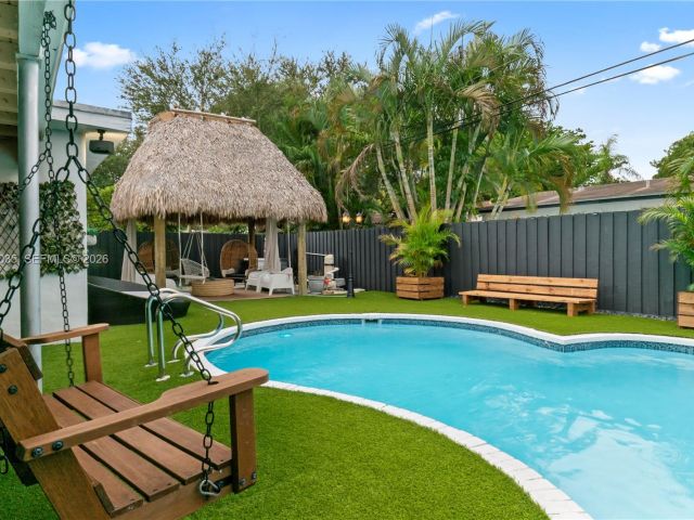 Продажа дома по адресу 19440 NE 18th Pl - фото 7520947