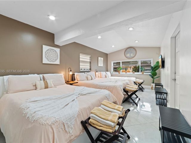 Продажа дома по адресу 19440 NE 18th Pl - фото 7520948