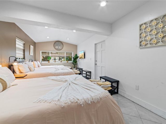 Продажа дома по адресу 19440 NE 18th Pl - фото 7520949