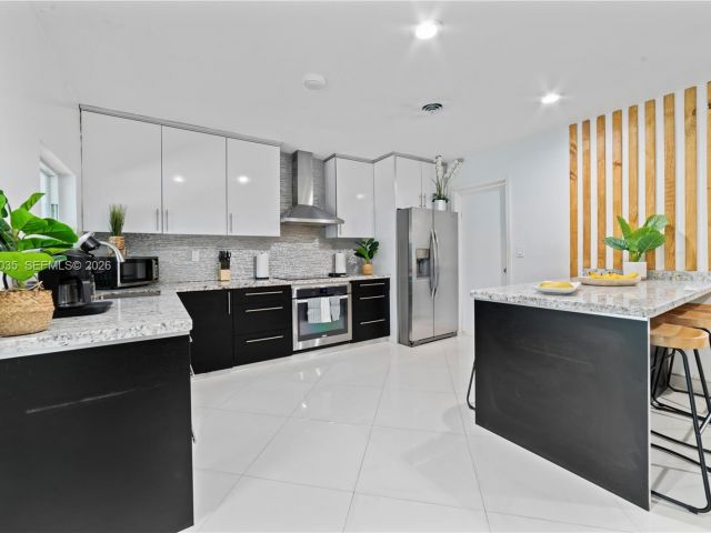 Продажа дома по адресу 19440 NE 18th Pl - фото 7520950