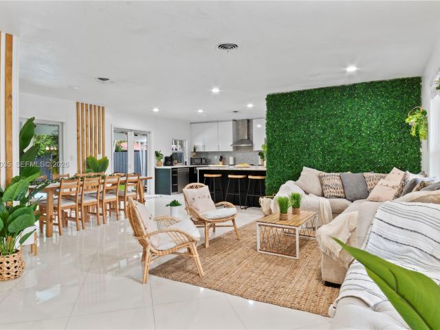 Продажа дома по адресу 19440 NE 18th Pl - фото 7520953