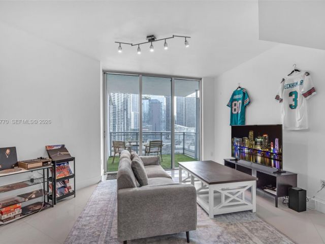 Продажа квартиры #2412 - фото 7489414