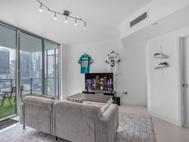 Продажа квартиры #2412 - фото 7489415