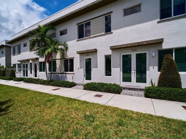 Дом в аренду по адресу 10447 NW 66th St - фото 7531763