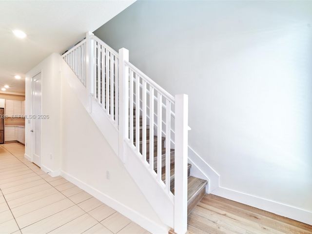 Дом в аренду по адресу 10447 NW 66th St - фото 7531770