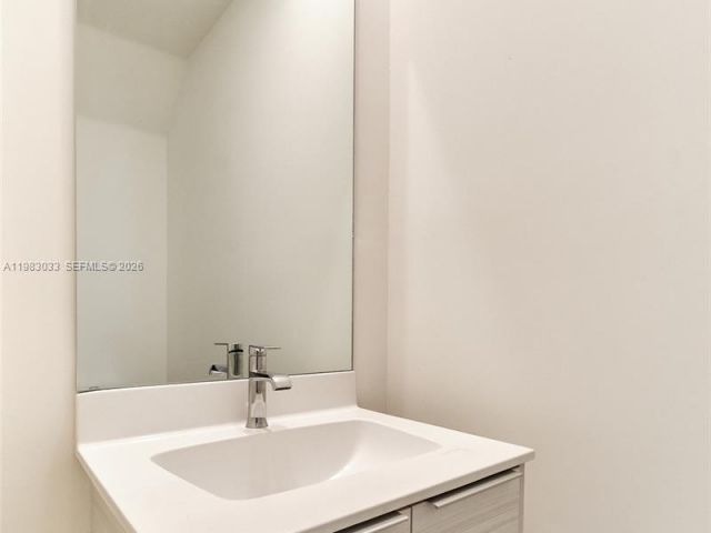 Дом в аренду по адресу 10447 NW 66th St - фото 7531771