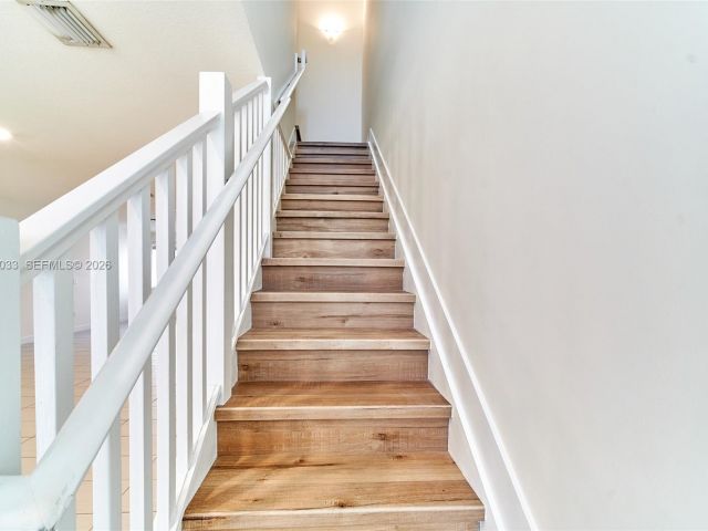 Дом в аренду по адресу 10447 NW 66th St - фото 7531773