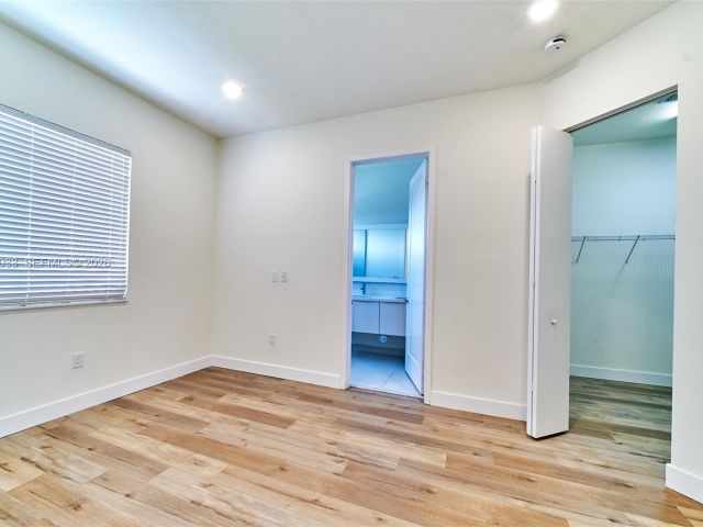 Дом в аренду по адресу 10447 NW 66th St - фото 7531774