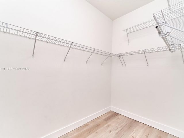 Дом в аренду по адресу 10447 NW 66th St - фото 7531775