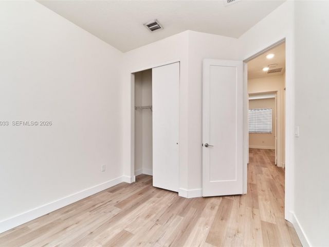 Дом в аренду по адресу 10447 NW 66th St - фото 7531778