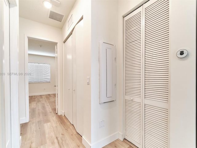 Дом в аренду по адресу 10447 NW 66th St - фото 7531781