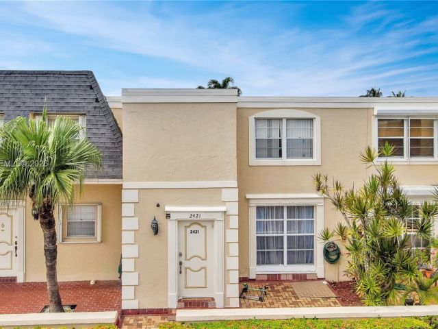 Дом в аренду по адресу 2421 NE 10th St 153 - фото 7462009