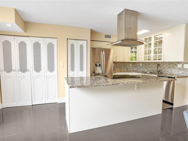 Дом в аренду по адресу 2421 NE 10th St 153 - фото 7462016