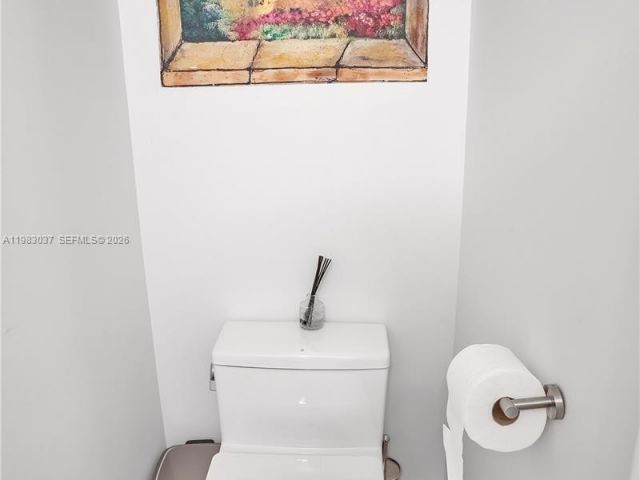 Дом в аренду по адресу 2421 NE 10th St 153 - фото 7462020