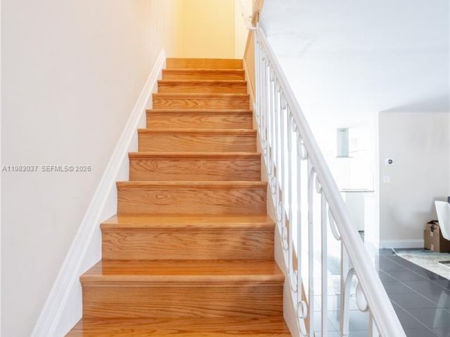 Дом в аренду по адресу 2421 NE 10th St 153 - фото 7462021