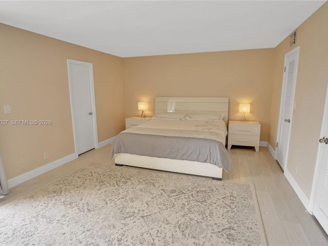 Дом в аренду по адресу 2421 NE 10th St 153 - фото 7462022