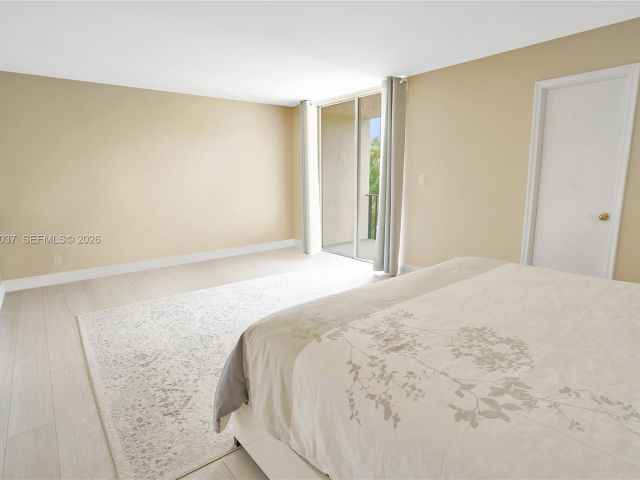 Дом в аренду по адресу 2421 NE 10th St 153 - фото 7462024