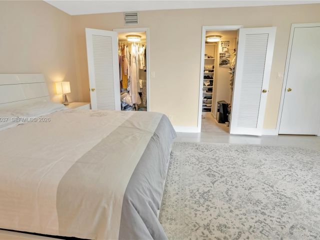 Дом в аренду по адресу 2421 NE 10th St 153 - фото 7462025