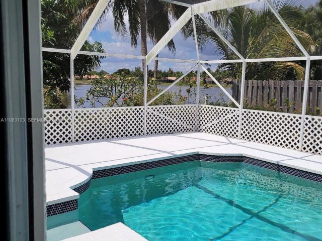 Дом в аренду по адресу 412 NW 72nd St 0 - фото 7453179