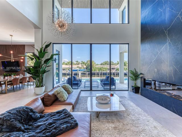 Дом в аренду по адресу 2817 NE 35th St - фото 7482327