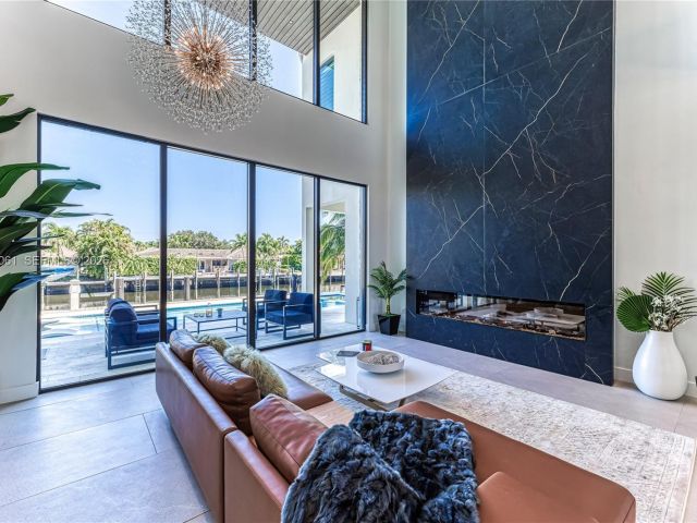 Дом в аренду по адресу 2817 NE 35th St - фото 7482328