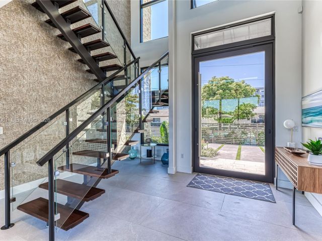 Дом в аренду по адресу 2817 NE 35th St - фото 7482331